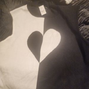 NYC  BLACK AND WHITE SLEEVELESS SWEATER XXL